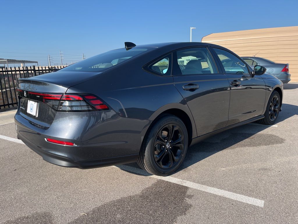 2025 Honda Accord SE photo 3