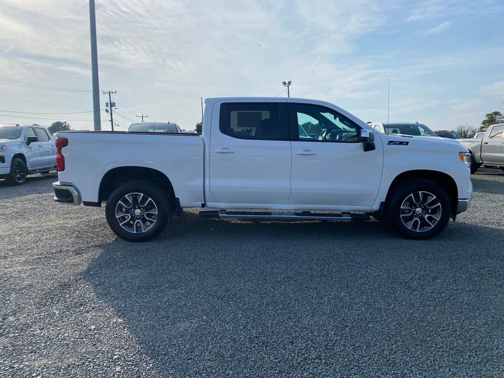 2025 Chevrolet Silverado 1500 LT photo 2