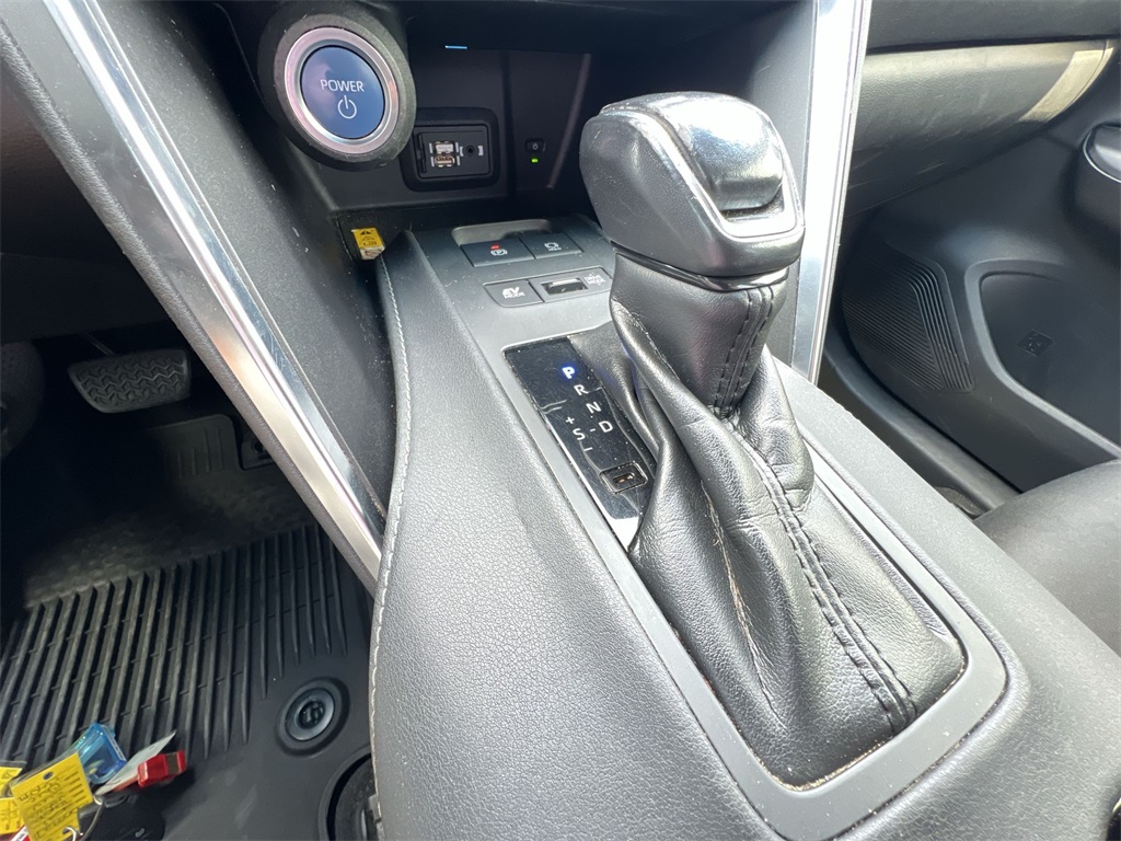 2021 Toyota Venza LE photo 23