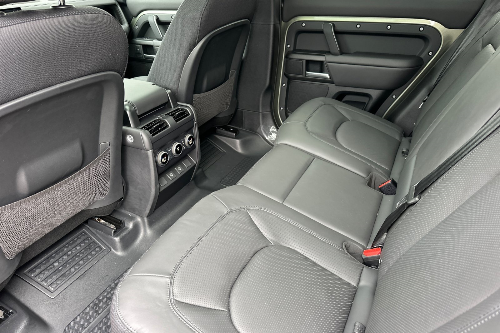 2025 Land Rover Defender 110 X photo 11