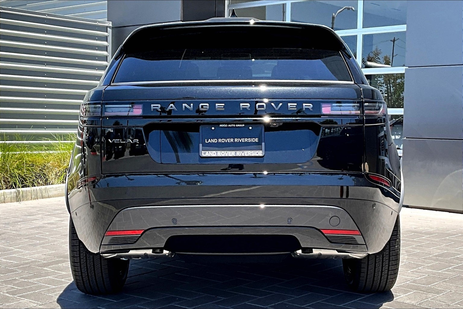 2026 Land Rover Range Rover Velar SE photo 4