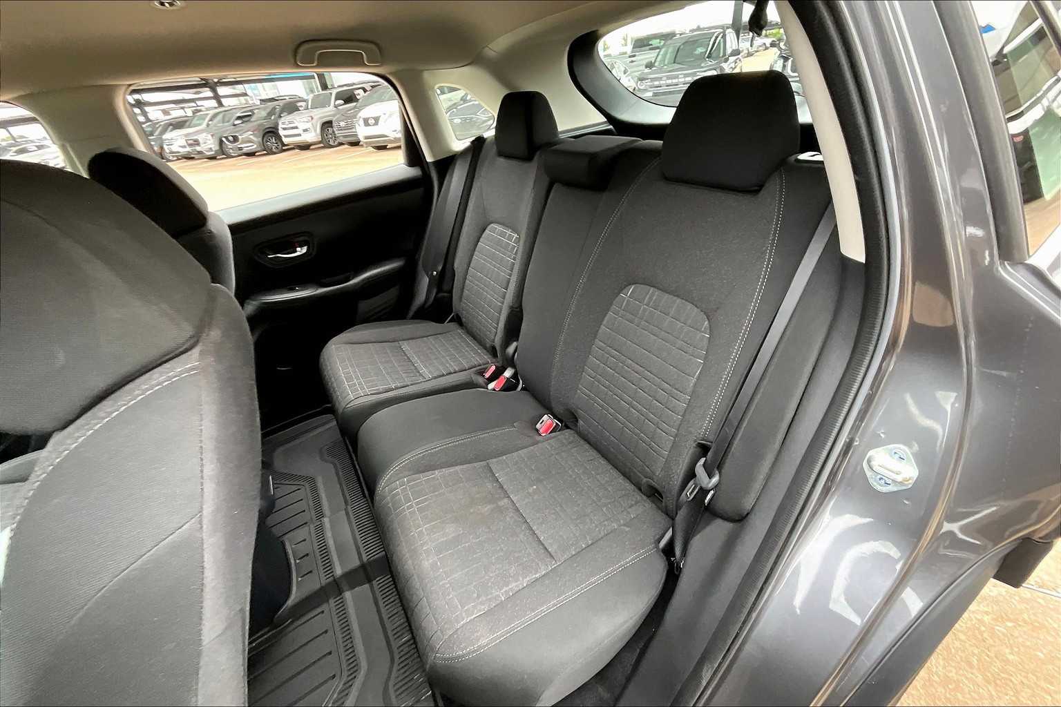 2025 Honda HR-V LX photo 17