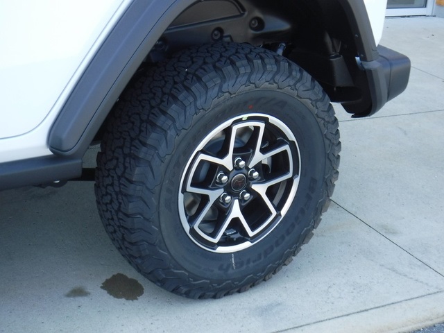 2025 Jeep Wrangler Rubicon photo 3