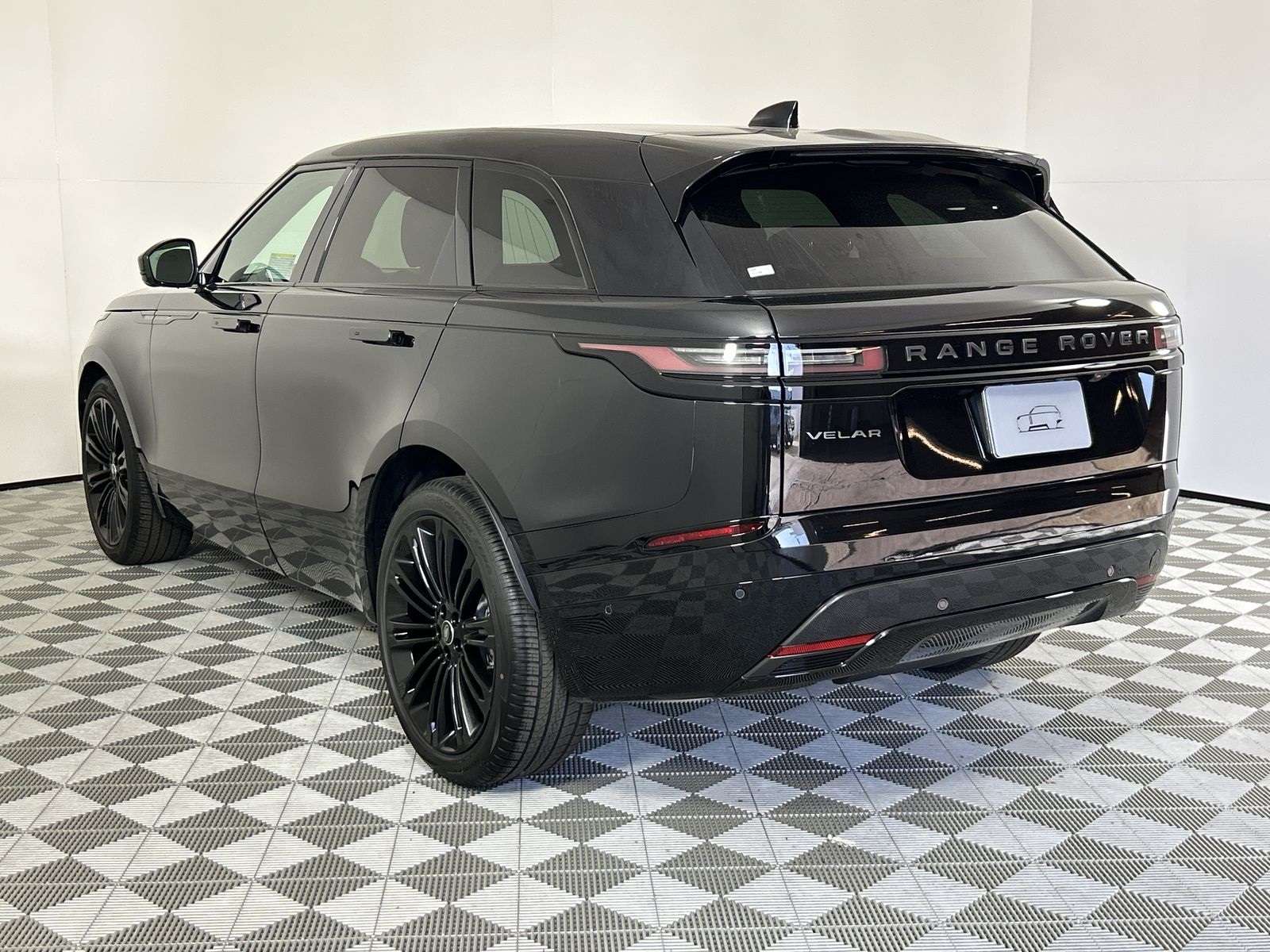 2026 Land Rover Range Rover Velar SE photo 3