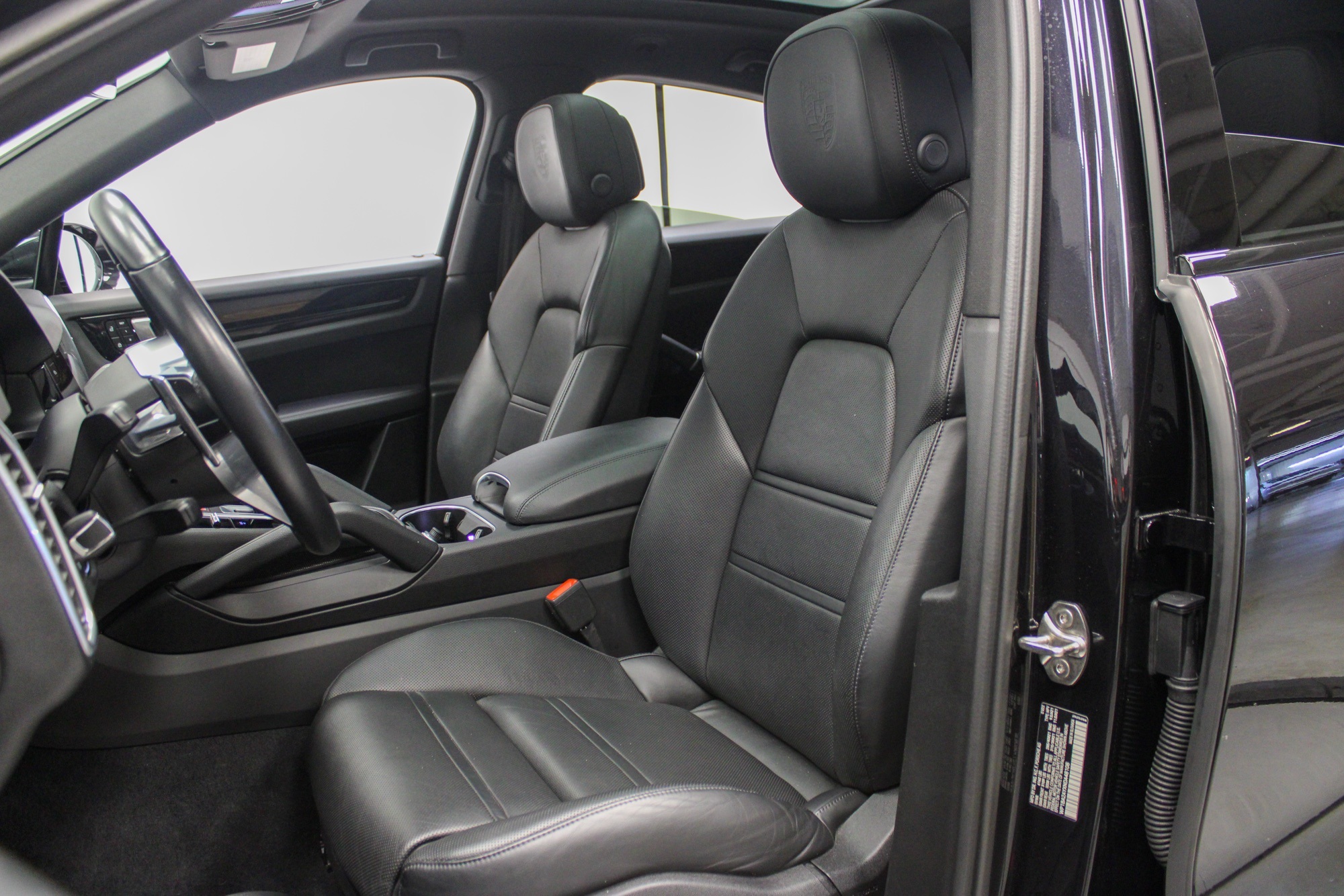2022 Porsche Cayenne Coupe photo 4