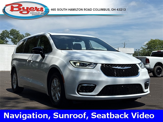 2026 Chrysler Pacifica Select's photo