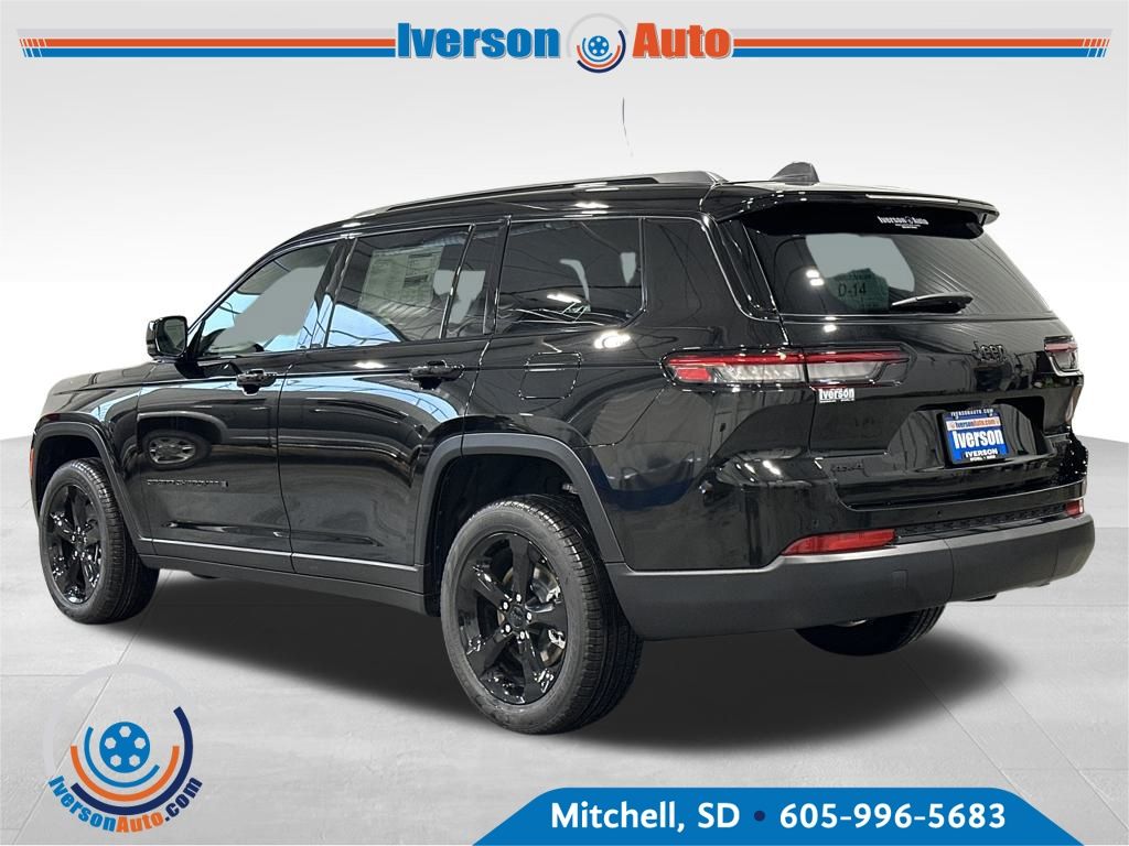 2025 Jeep Grand Cherokee Limited photo 3