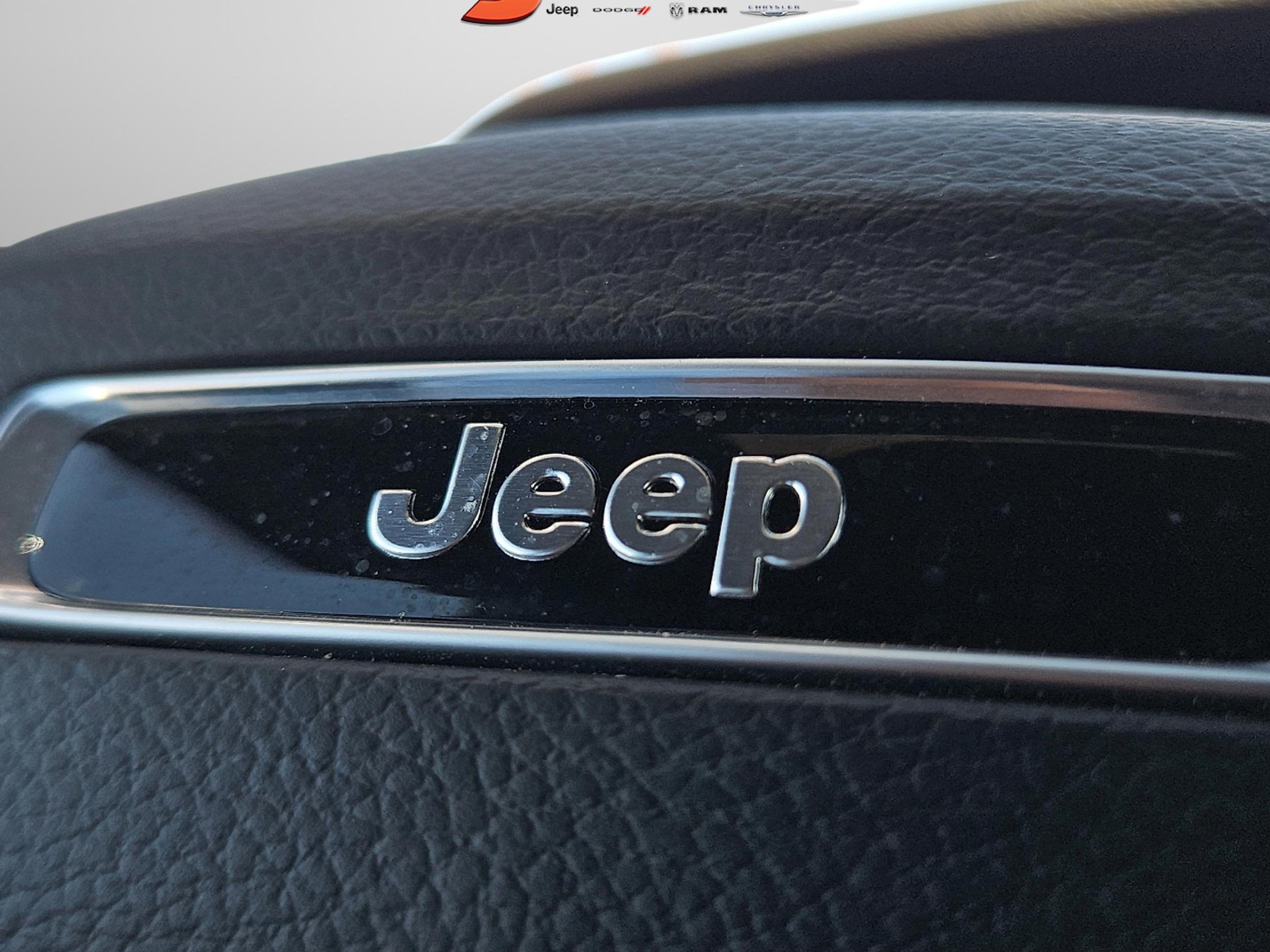 2025 Jeep Grand Cherokee Laredo photo 36