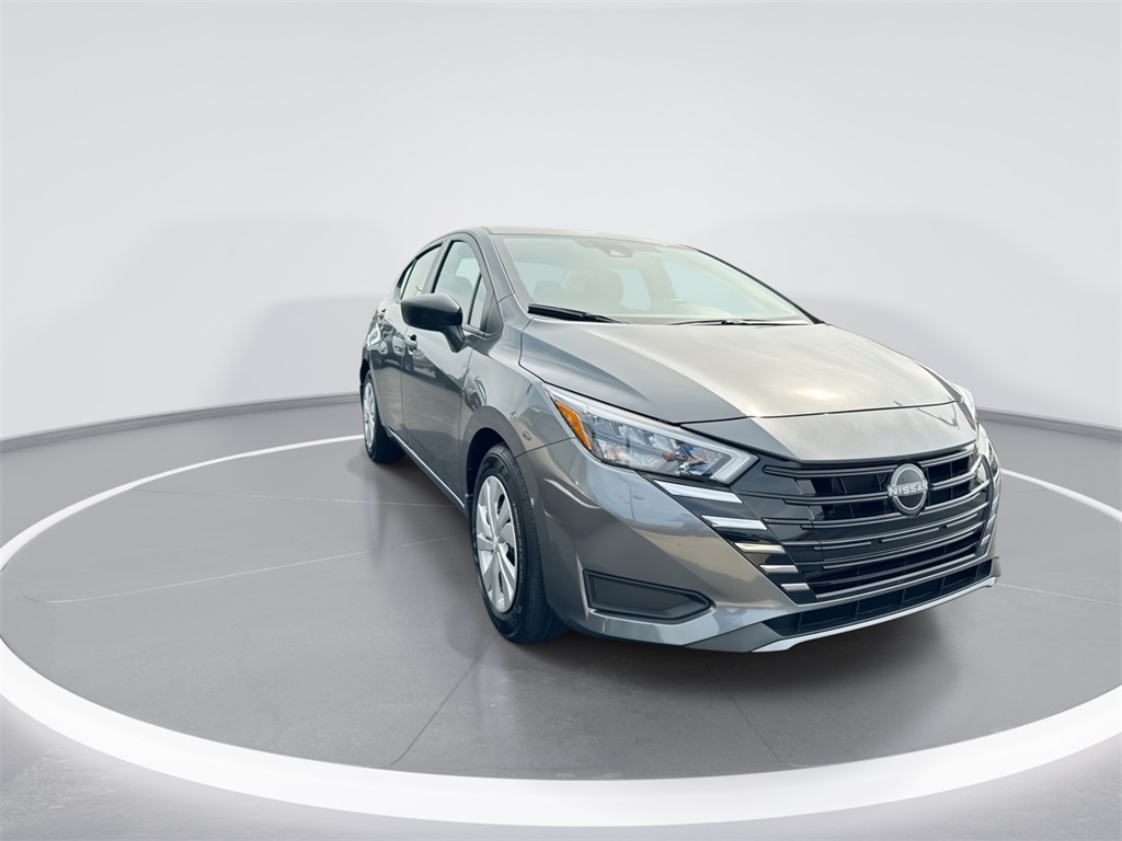 2025 Nissan Versa 1.6 S photo 2