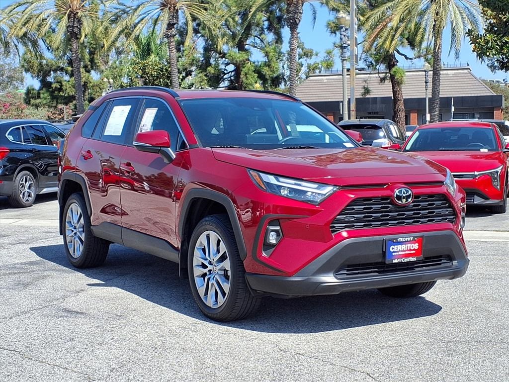 2024 Toyota RAV4 XLE Premium photo 3