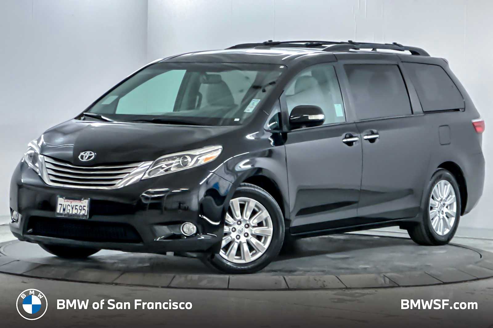 2017 Toyota Sienna Limited's photo
