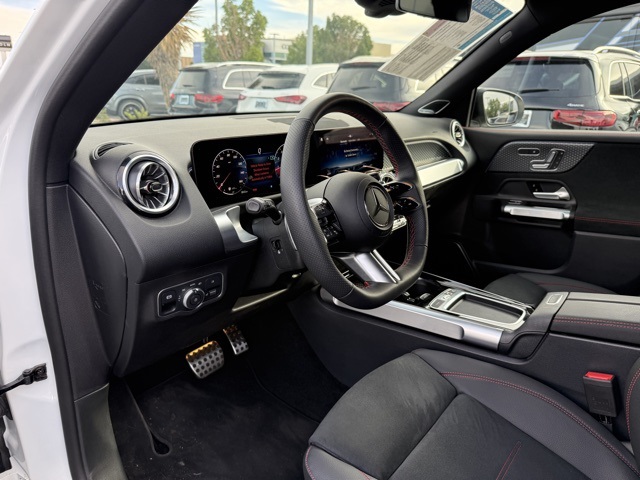 2025 Mercedes Benz GLB 250 4MATIC photo 6