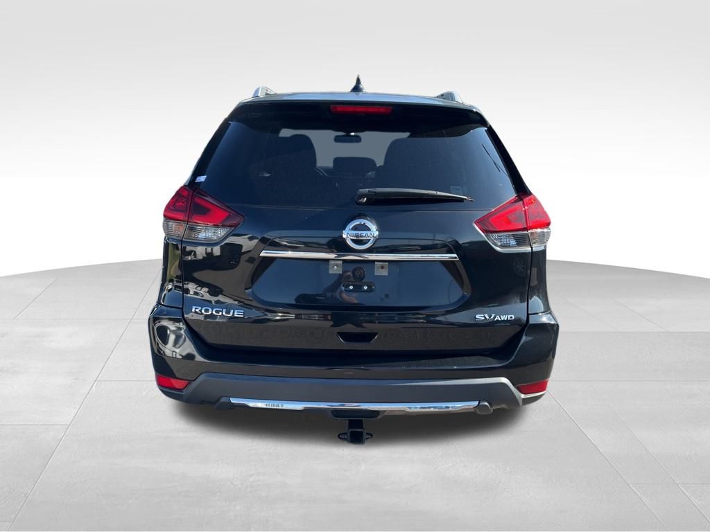 2018 Nissan Rogue SV photo 4