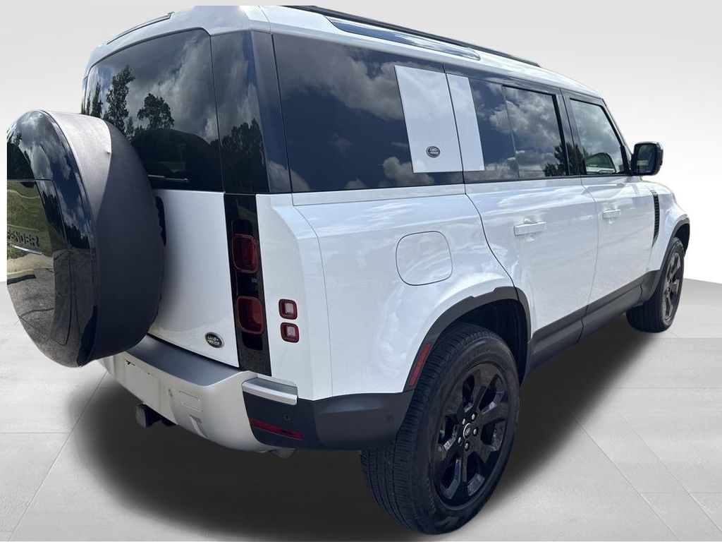 2023 Land Rover Defender 110 SE photo 5