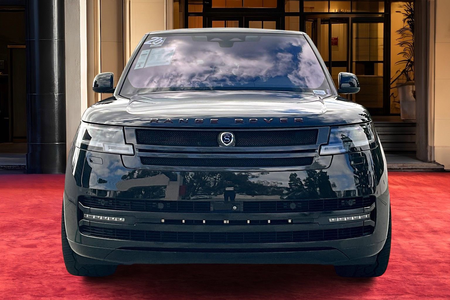 2023 Land Rover Range Rover SE photo 2