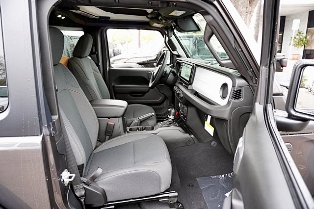 New 2025 Black Clear-Coat Exterior Paint Jeep Rubicon image 18