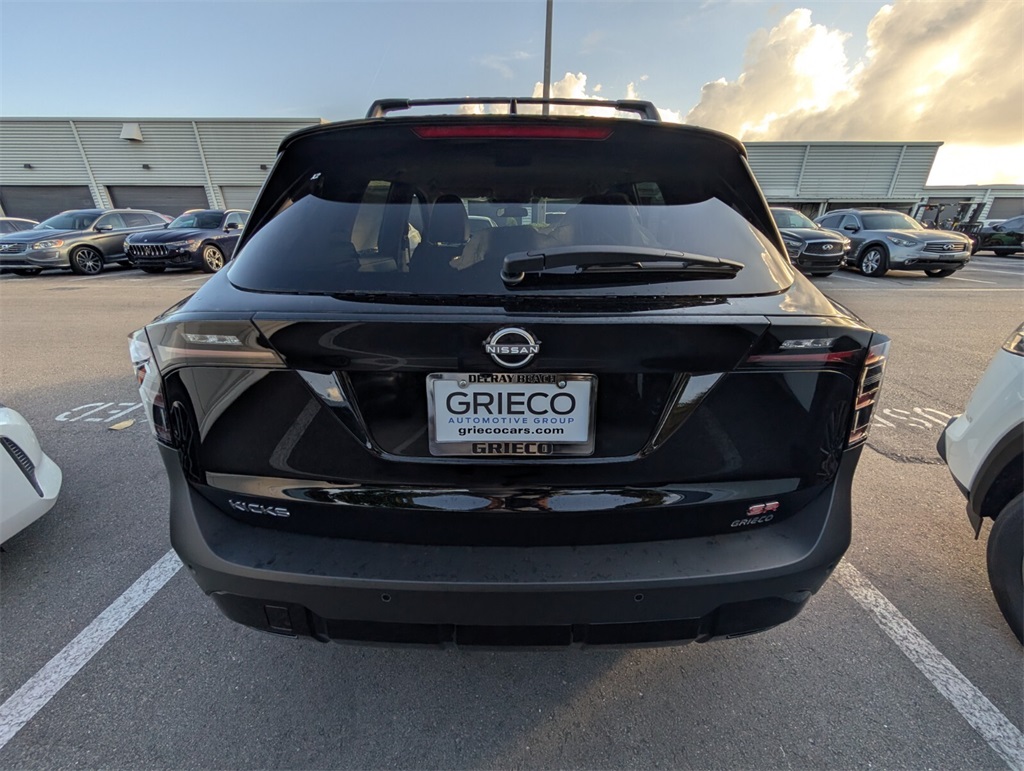 2025 Nissan Kicks SR photo 9