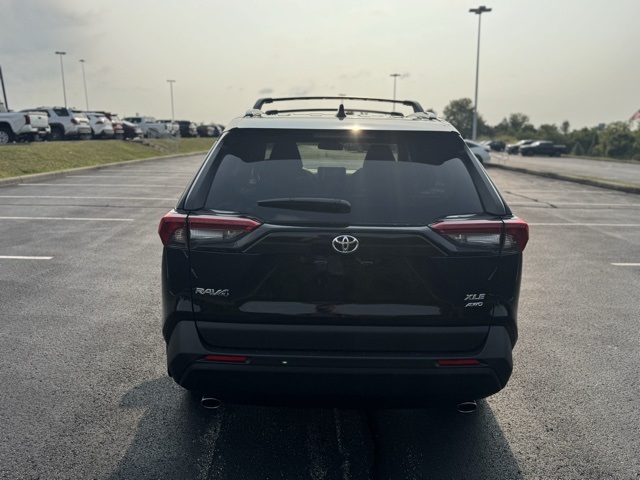 2025 Toyota RAV4 XLE photo 3