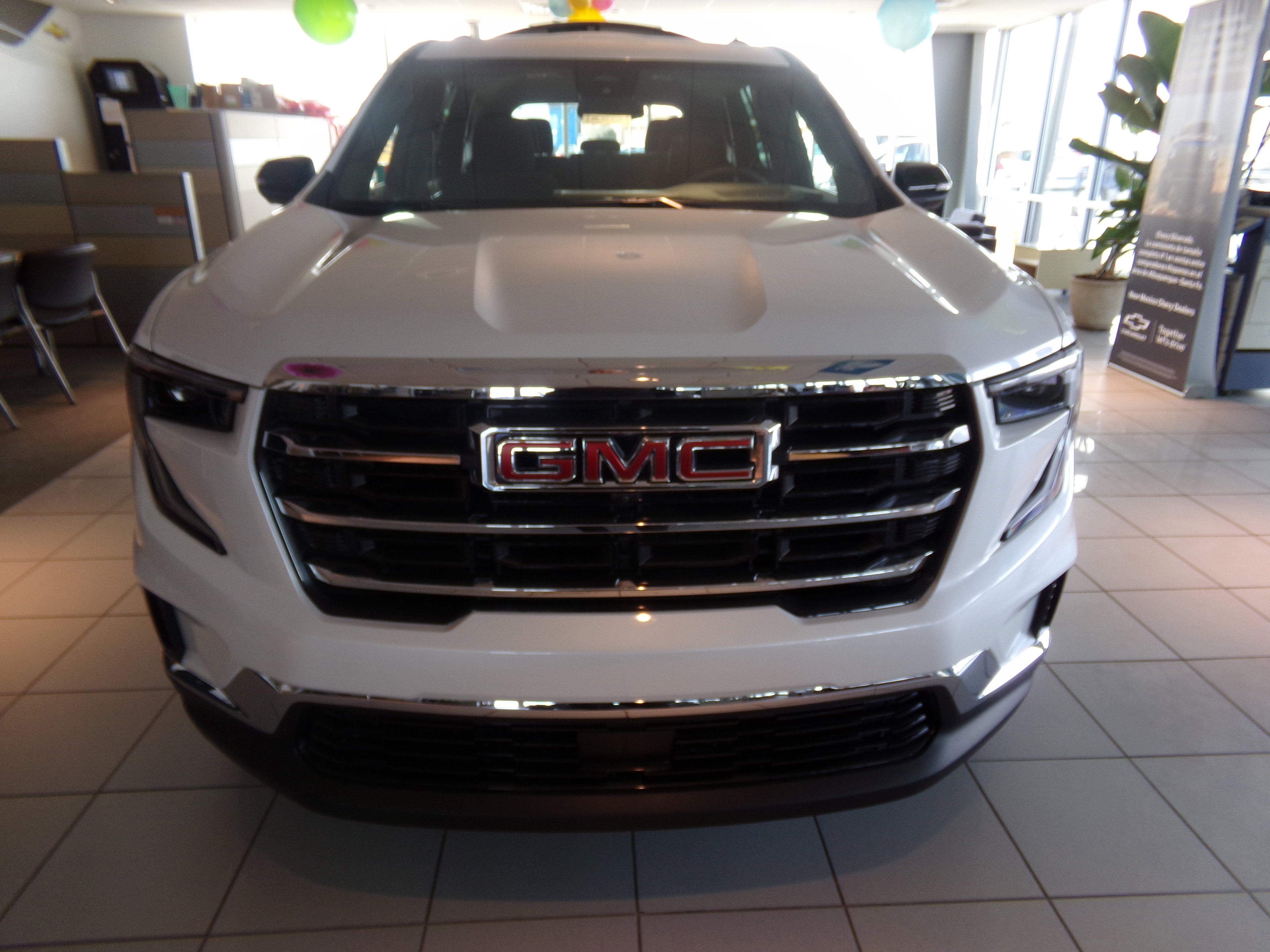 2025 Gmc Acadia photo 2