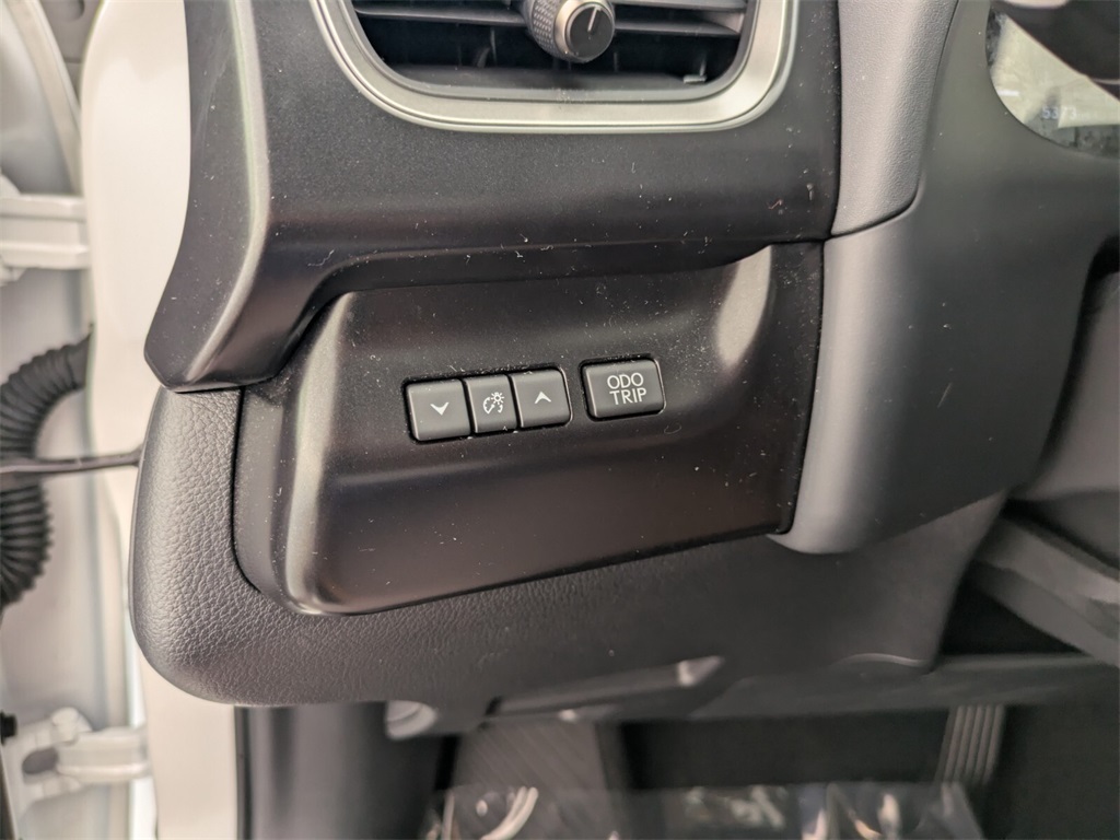2025 Lexus UX photo 25