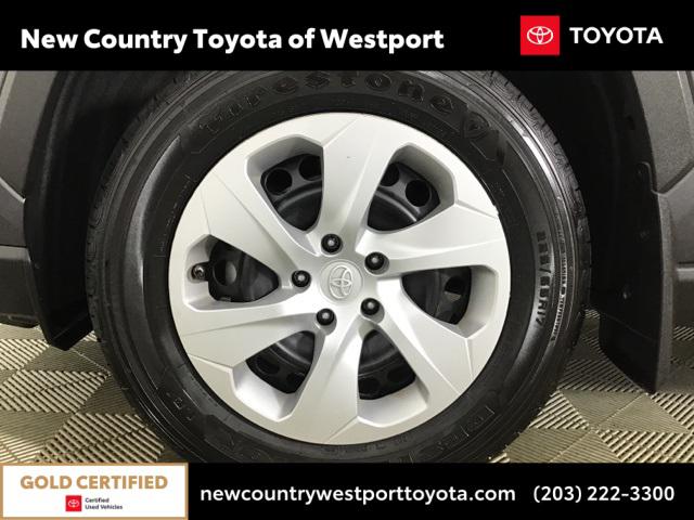 2022 Toyota RAV4 LE photo 17
