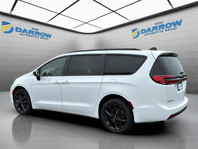 2026 Chrysler Pacifica Limited photo 3