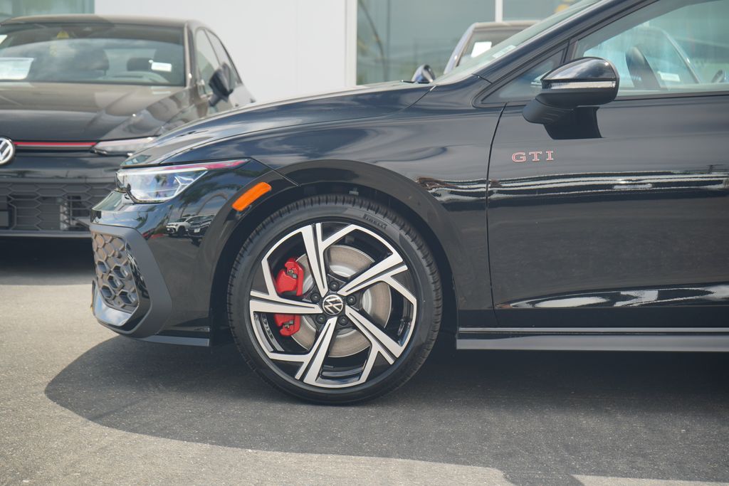 2025 Volkswagen Golf GTI SE photo 2