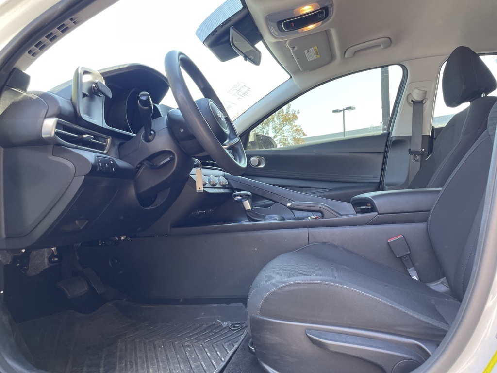 2022 Hyundai Elantra SE photo 14