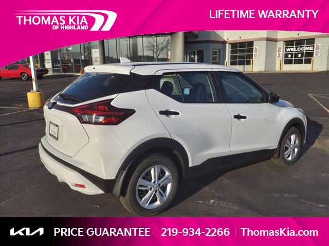 2025 Nissan Kicks Play S photo 3