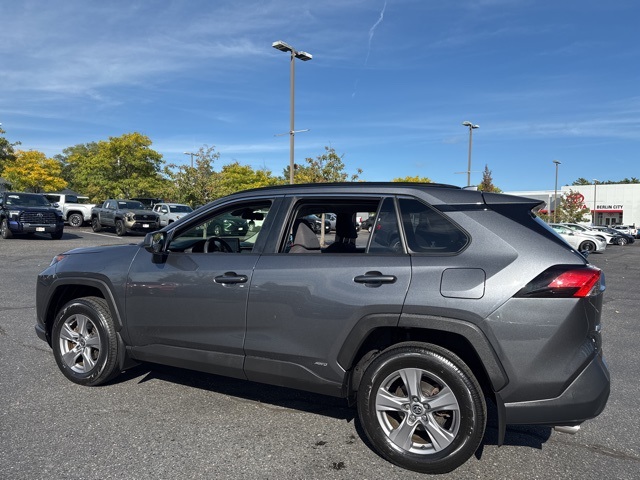 2022 Toyota RAV4 Hybrid LE photo 3