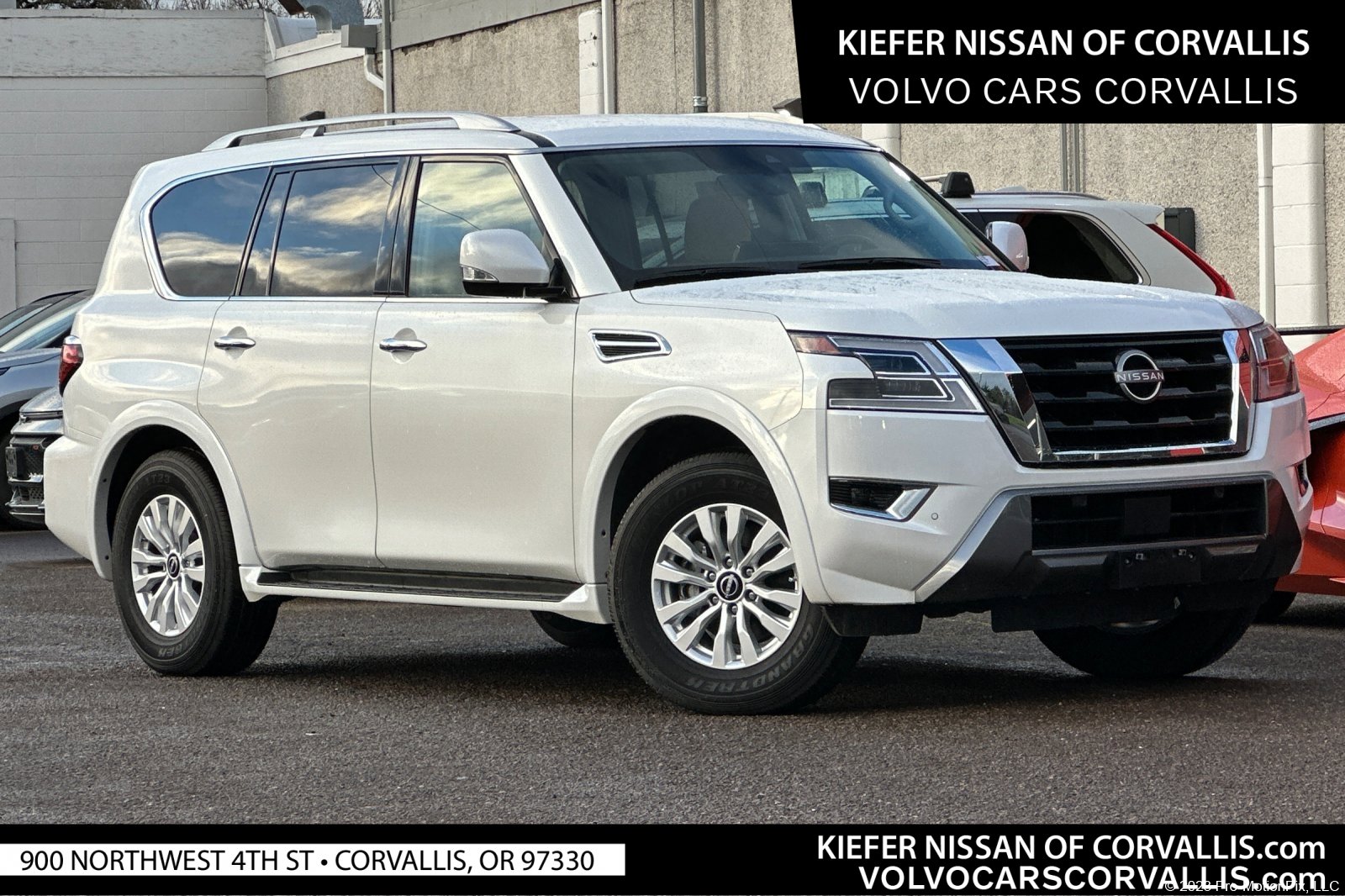 2024 Nissan Armada SV's photo