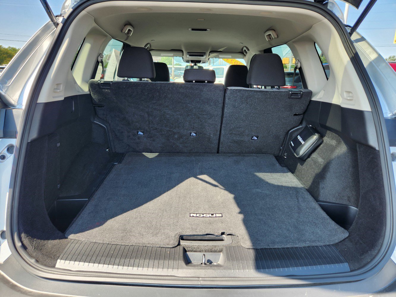 2023 Nissan Rogue SV photo 32