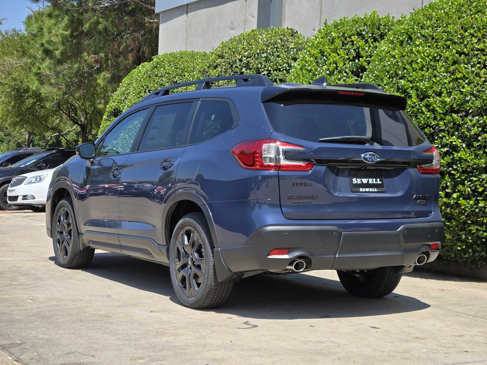 2025 Subaru Ascent Onyx Edition Touring photo 2