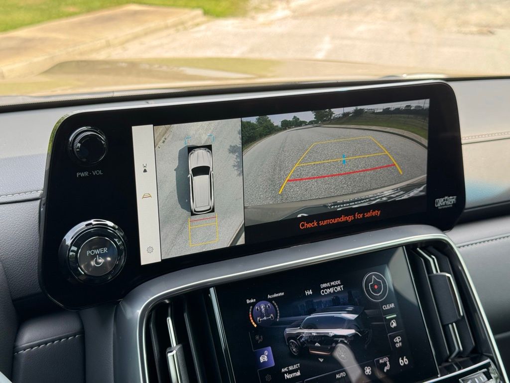 2025 Lexus LX photo 4