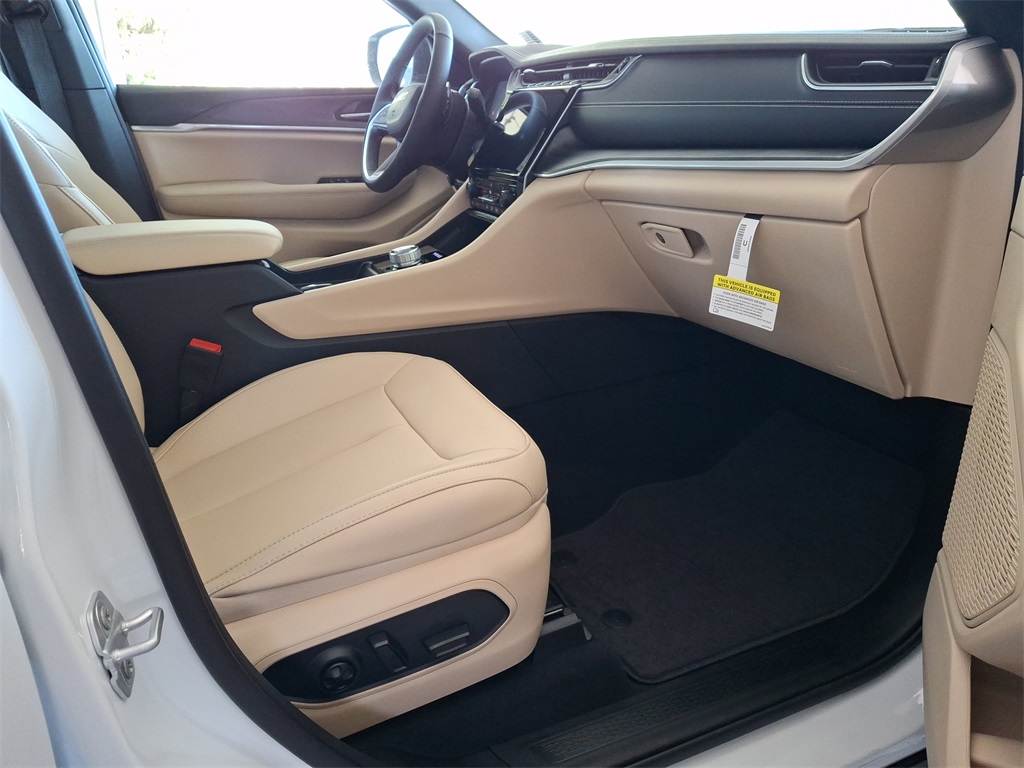 2025 Jeep Grand Cherokee Limited photo 12
