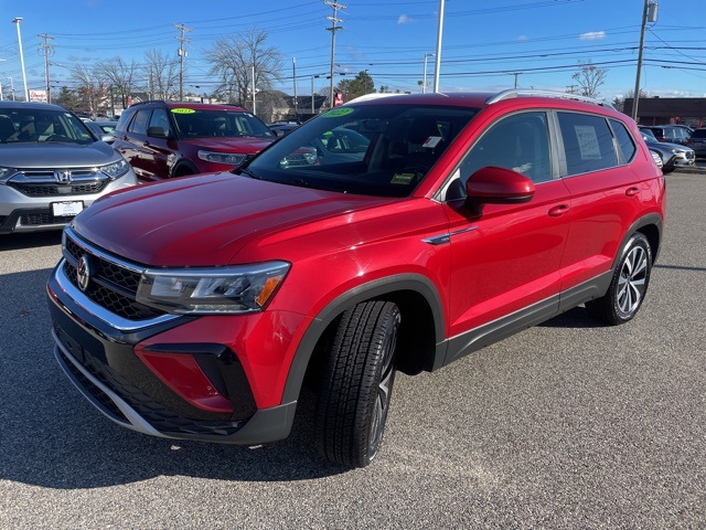 2022 Volkswagen Taos SE photo 3