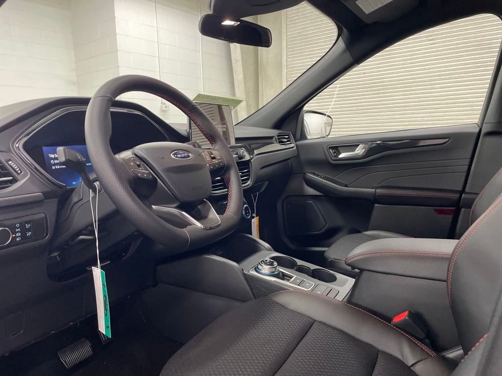 2025 Ford Escape Hybrid ST-Line photo 4