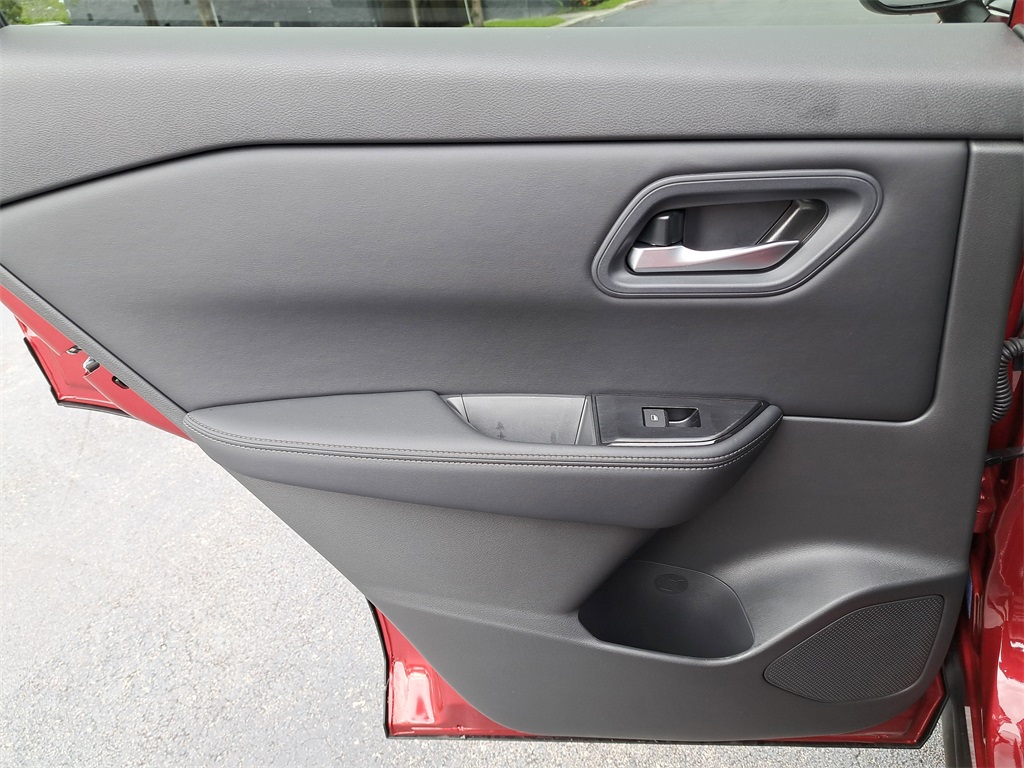 2026 Nissan Rogue SV photo 14