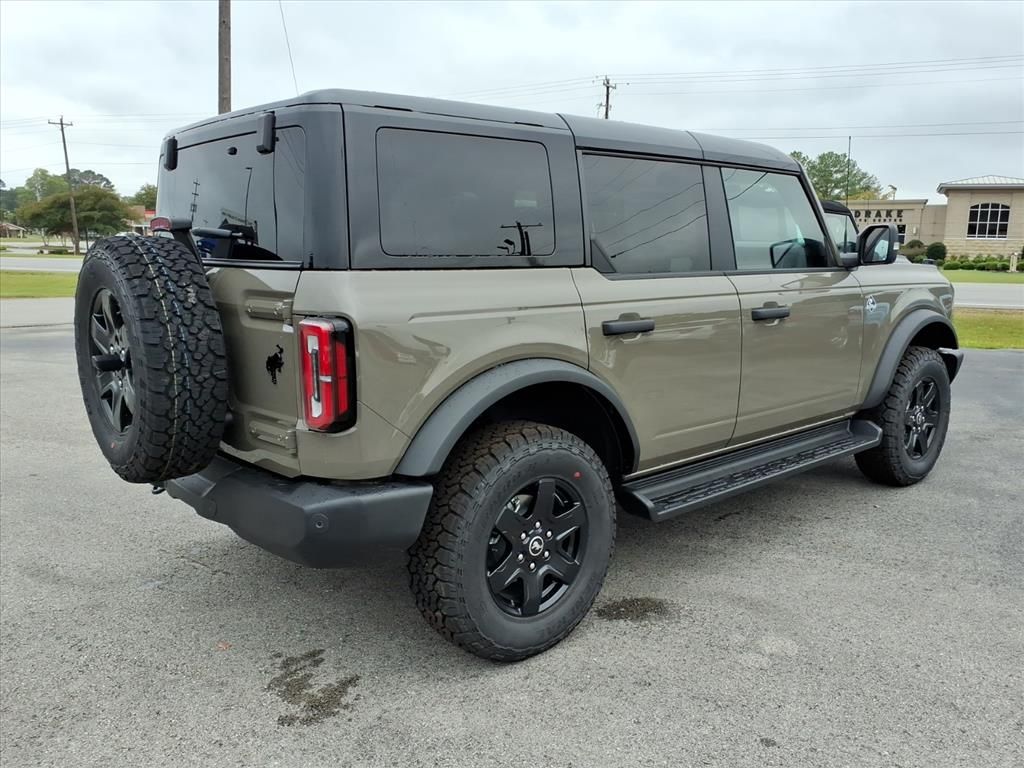 2025 Ford Bronco Outer Banks photo 4