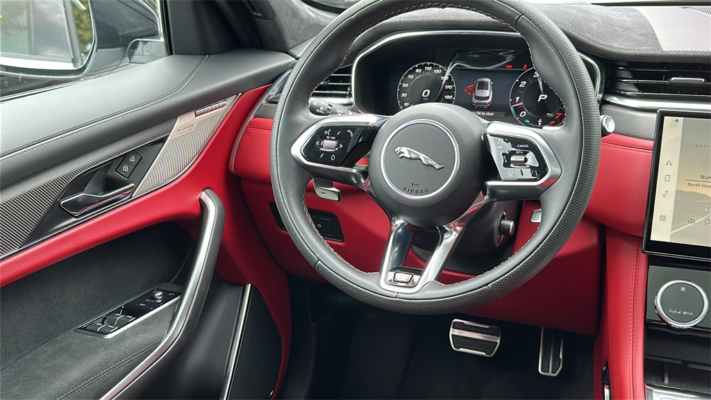 2024 Jaguar F-PACE SVR photo 25