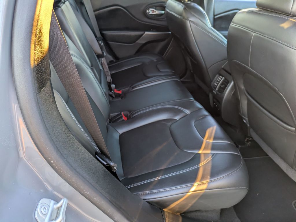 2020 Jeep Cherokee Latitude photo 22