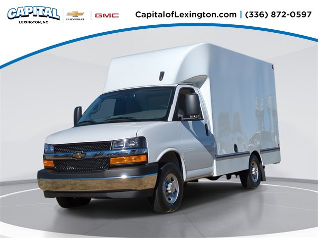 2025 Chevrolet Express Cutaway Base's photo