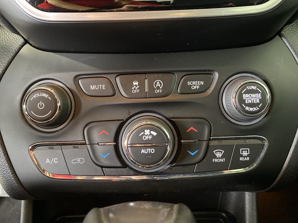2020 Jeep Cherokee Limited photo 17