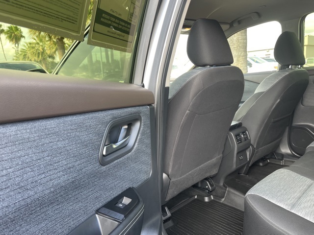 2023 Nissan Rogue SV photo 22