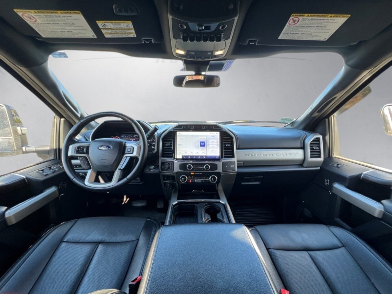 2022 Ford F-350 Lariat photo 2