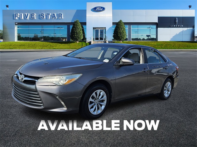 2017 Toyota Camry LE photo 3