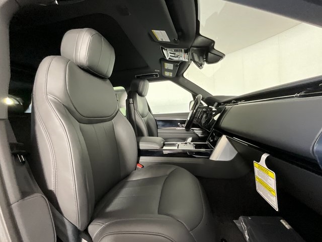 2025 Land Rover Range Rover SE photo 6