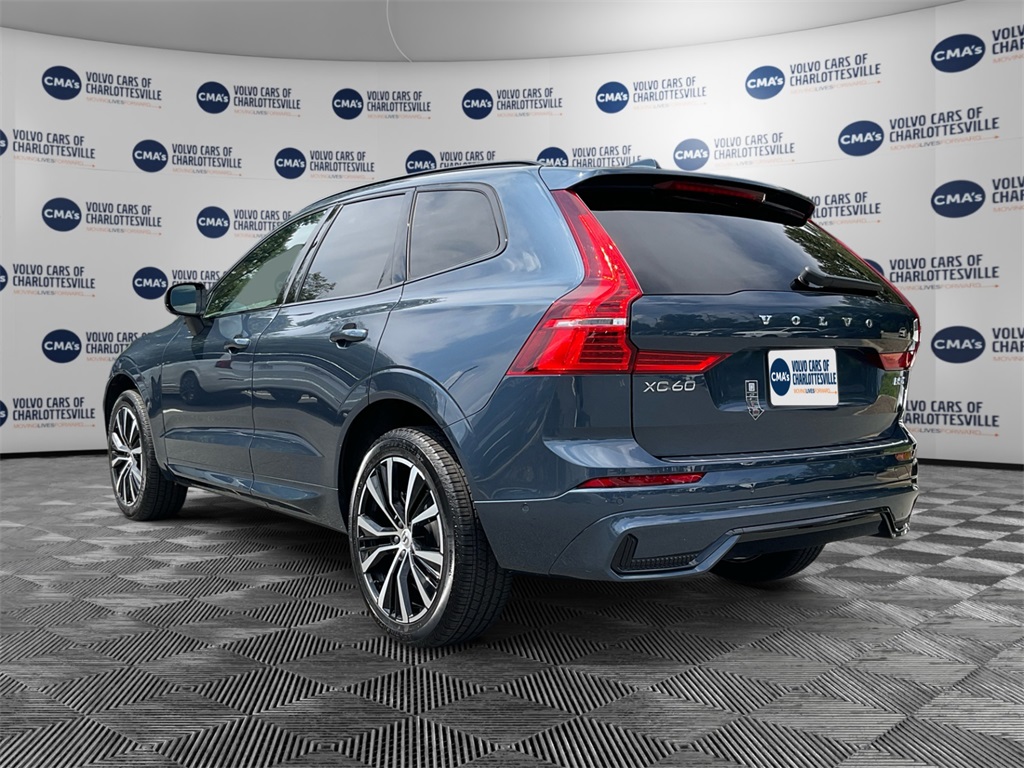 2025 Volvo XC60 B5 Plus photo 3
