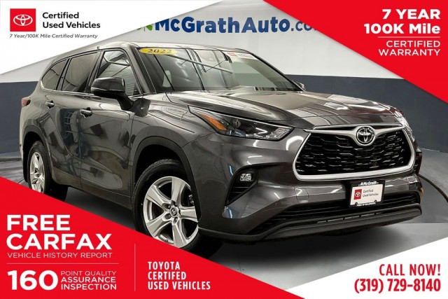 2022 Toyota Highlander LE's photo