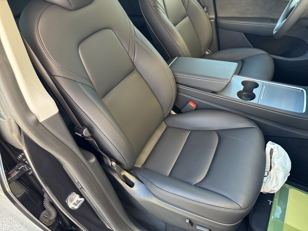 2024 Tesla Model Y Long Range photo 16